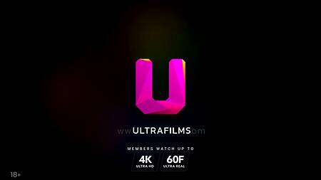 Лесбиянки пошалили с вибратором, а после принялись друг другу лизать