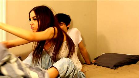 Чувак вертит на члене сестру с классными упругими сиськами