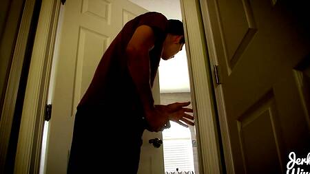 Стройная блонда дрочит и нежно сосет член счастливому пареньку