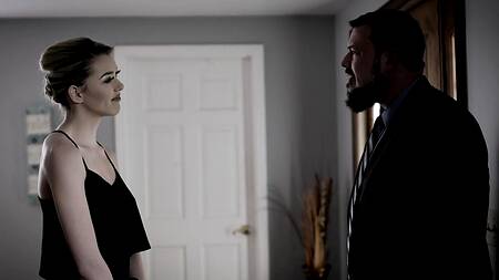 Худенькая блондинка оргазмирует на огромном фаллосе молодого самца