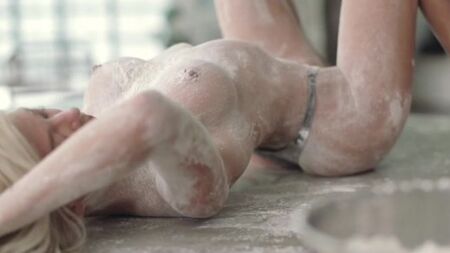 Фантастическая эротика с грудастой загорелой блондинкой