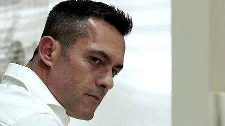 Брюнетка в кожаном костюме оргазмируют от действий горячего мужика