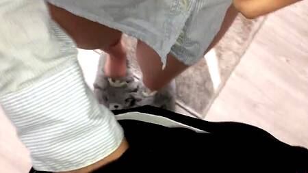 Русская телка отдалась доставщику пиццы с большим членом