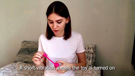 Русский пацан кончил в рот девушке с вибратором между ножек