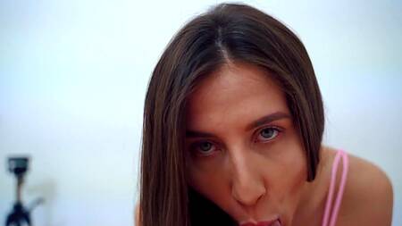 Обкончал всю мордашку сексапильной русской сучке с шикарной фигурой