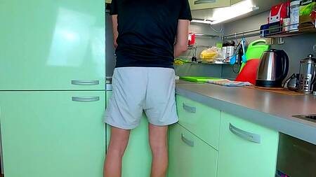 Инцест брата с сестрой на кухне до полного удовлетворения