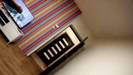 Отодрал двух красивых нимфоманок и мощно кончил им на мордашки