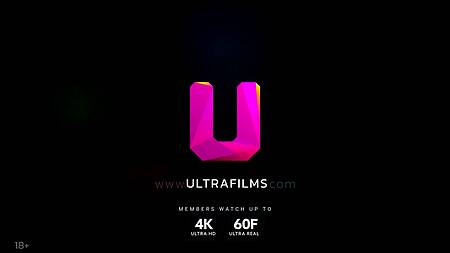 Паренек отодрал трех худышек на футбольном поле и мощно кончил им в рот