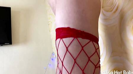 Миниатюрная подруга попросила парня кончить ей на мордашку