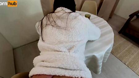 Безупречный секс на кухне с любвеобильной брюнеткой