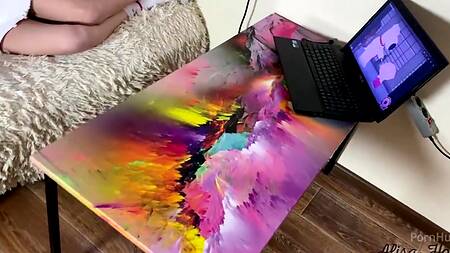 Братишка соблазнил сестричку и нежно чпокнул в интересных позах