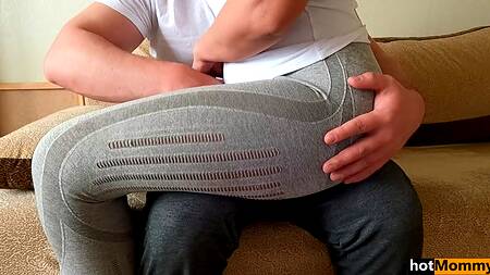 Сын пялит горячу маму в анал до полного удовлетворения у нее в очке