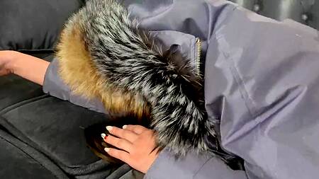 Отодрал спящую телочку и мощно кончил ей на аппетитную попку