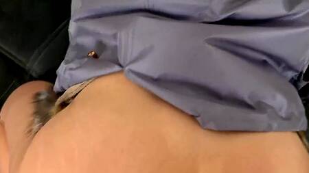 Отодрал спящую телочку и мощно кончил ей на аппетитную попку