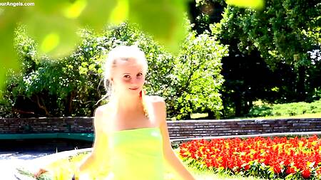 Сногсшибательная эротика с прекрасной молодой блондинкой