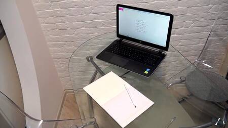 Кончил в ротик оттраханной сзади стройной русской блондинке