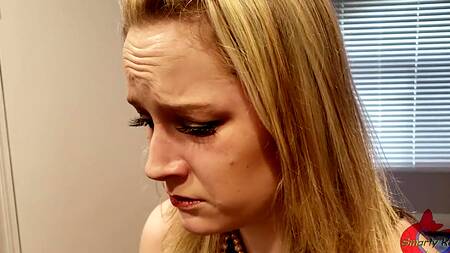 Парень сводит с ума блондинку с волосатой  розовой киской