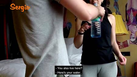 Кончил на задницу оттраханной брюнетке с красивой фигурой