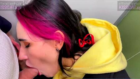 Запикапил и трахнул в примерочной сексуальную длинноногую нимфу