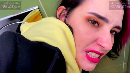 Запикапил и трахнул в примерочной сексуальную длинноногую нимфу