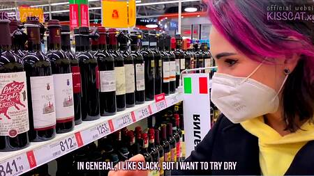 Запикапил и трахнул в примерочной сексуальную длинноногую нимфу