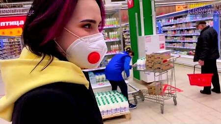 Запикапил и трахнул в примерочной сексуальную длинноногую нимфу