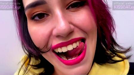 Запикапил и трахнул в примерочной сексуальную длинноногую нимфу