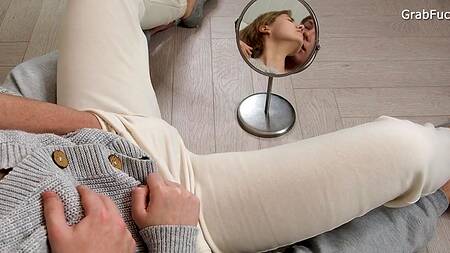 Русская молодуха стонет на всю комнату от действий активного пихаря