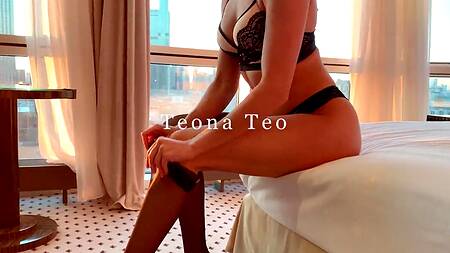 Бурный секс с кучерявой блондинкой в сексуальных черных чулках