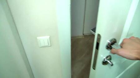 Сладкий минет от первого лица окончился выбросом спермы блондинке на язык