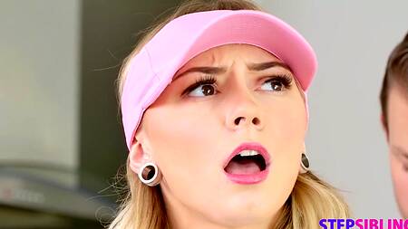 Кончил на киску миниатюрной девушке гольфистке с небольшими сиськами