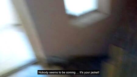 Русский ухажер раскрутил рыжую молодуху на секс в подъезде