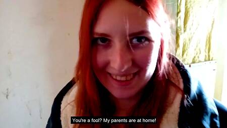 Русский ухажер раскрутил рыжую молодуху на секс в подъезде