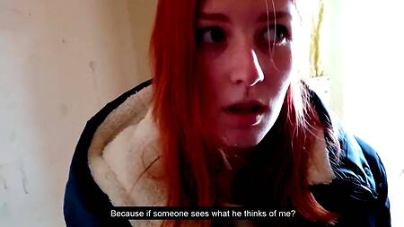 Русский ухажер раскрутил рыжую молодуху на секс в подъезде