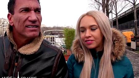 Качок кончил в рот сногсшибательной секс бомбе с классными дойками