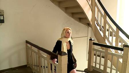 Зрелые кобели оприходовали молодуху и кончили ей на язычок