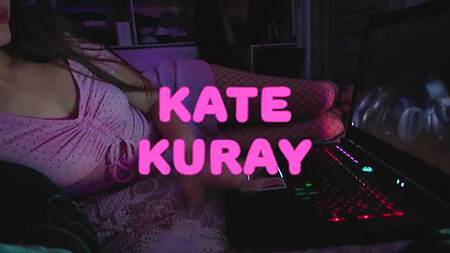 Русская красотка строчит приятный минет хуястому парню от первого лица