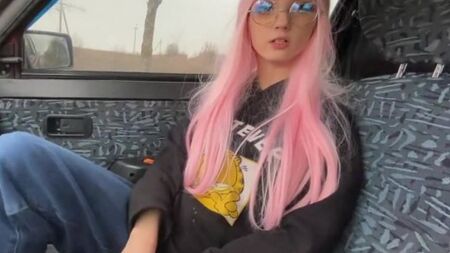 Русская сучка кричит в экстазе от огромного члена в узенькой анале