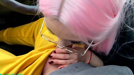 Русская сучка кричит в экстазе от огромного члена в узенькой анале