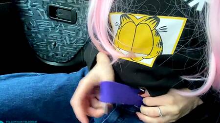 Русская сучка кричит в экстазе от огромного члена в узенькой анале