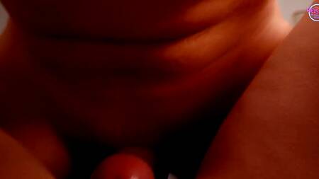 Русская красотка ощутила киской извержение спермы бойфренда