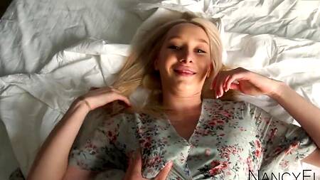 Кончил во внутрь пизды симпатичной русской девчонке