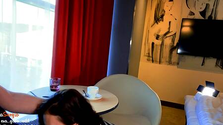 Русский самец сношает опытную в сексе девушку в черных колготках