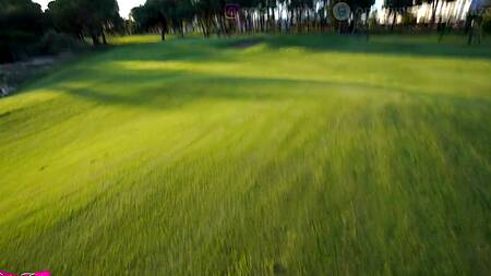 Красивая русская телка получила на язычок смачную порцию спермы