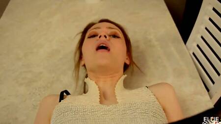 Рыжая бестия оргазмирует на члене мускулистого красавчика