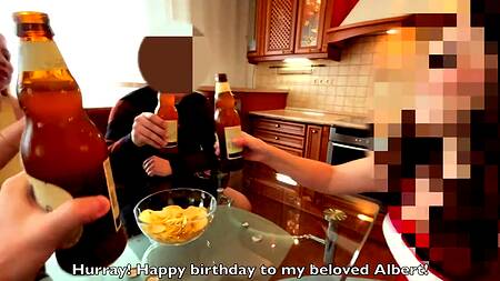 Рыжеволосая краля делает приятно губами русскому хуястому парню