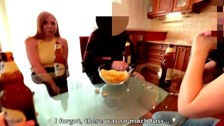 Рыжеволосая краля делает приятно губами русскому хуястому парню