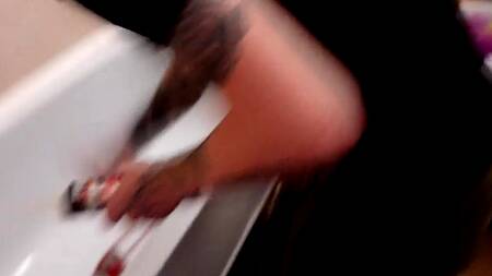 Русская краля отдалась сантехнику и кайфанула на сколько он хорош в постели