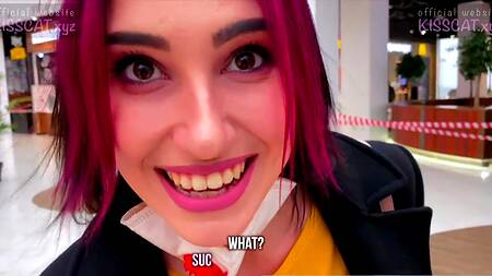 Похотливая нимфа отдалась русскому парню примерочной торгового центра