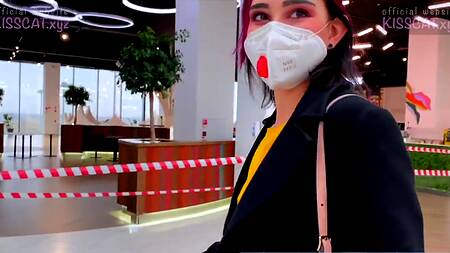 Похотливая нимфа отдалась русскому парню примерочной торгового центра